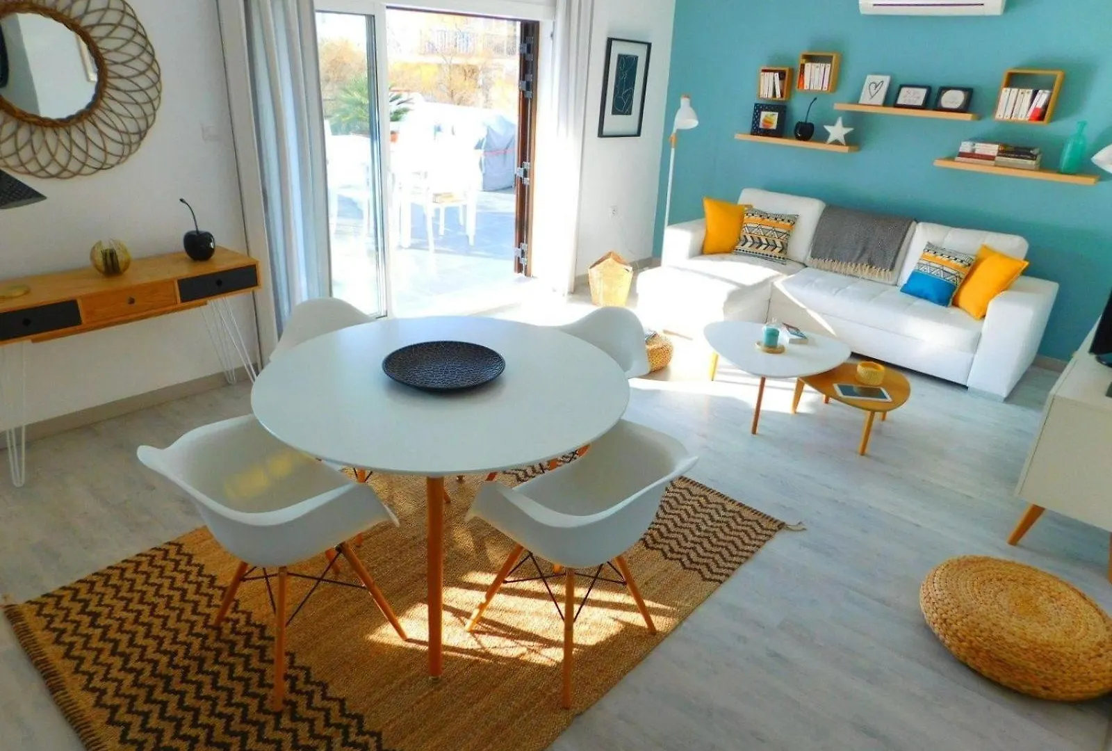 Apartment In Strandnaehe Mit Grosser Terrasse, Parkplatz Und Meerblick In Salatar, Roses