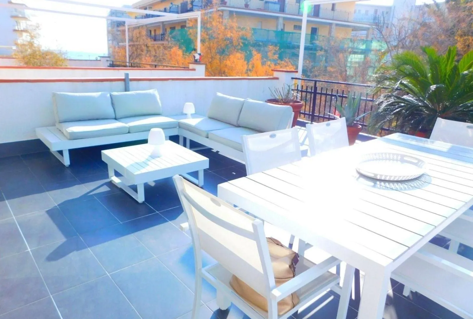Apartment In Strandnaehe Mit Grosser Terrasse, Parkplatz Und Meerblick In Salatar, Roses 0*,