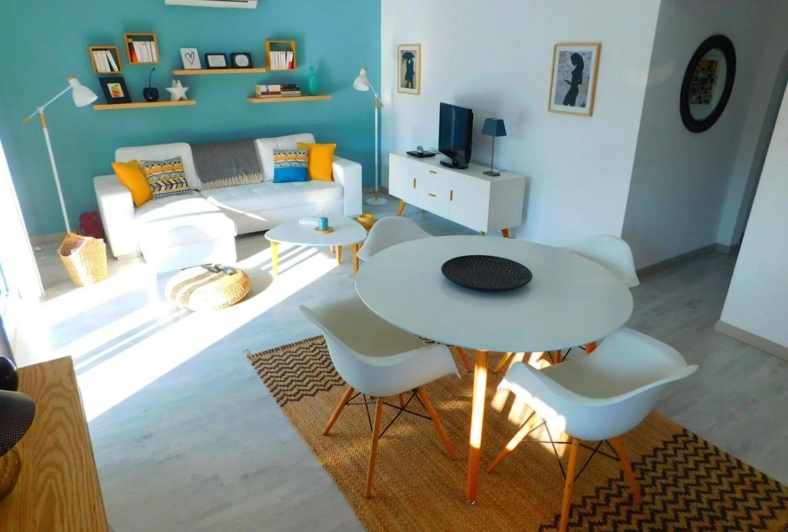 Apartment In Strandnaehe Mit Grosser Terrasse, Parkplatz Und Meerblick In Salatar, Roses