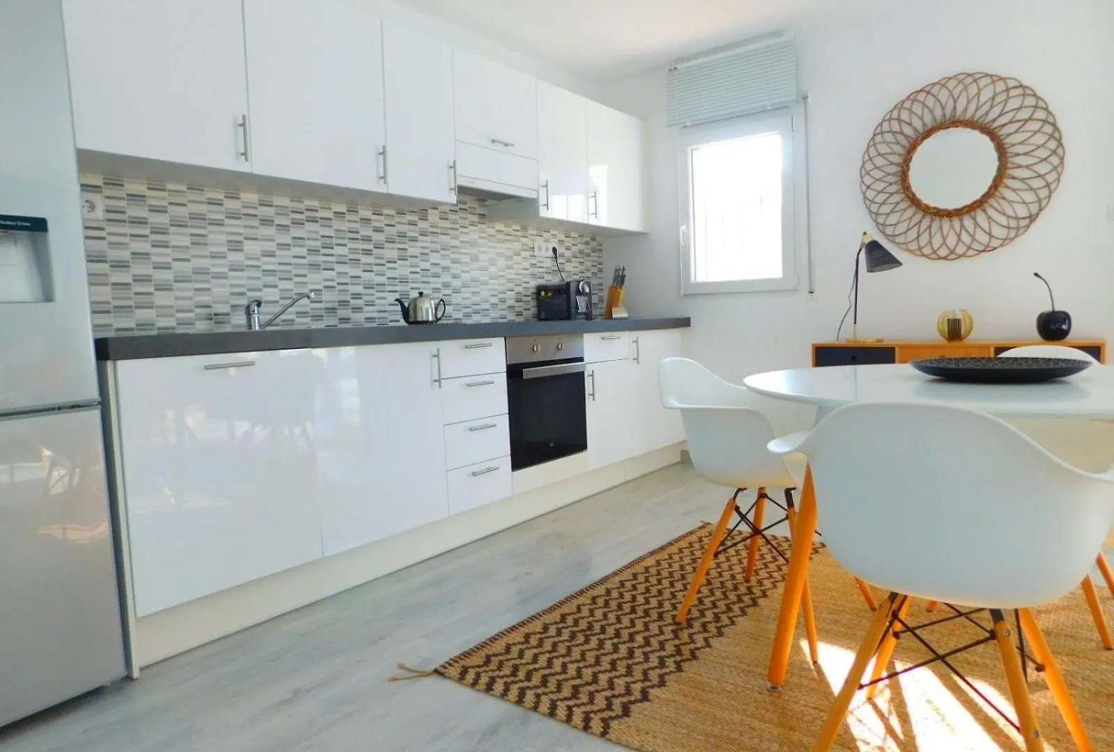 Apartment In Strandnaehe Mit Grosser Terrasse, Parkplatz Und Meerblick In Salatar, Roses