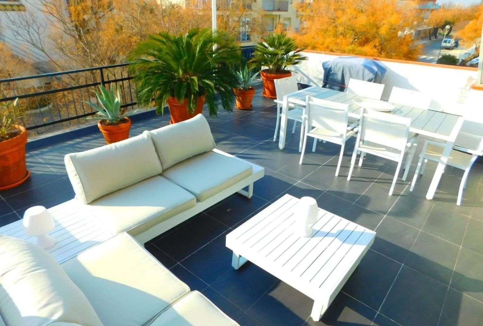 Apartment In Strandnaehe Mit Grosser Terrasse, Parkplatz Und Meerblick In Salatar, Roses