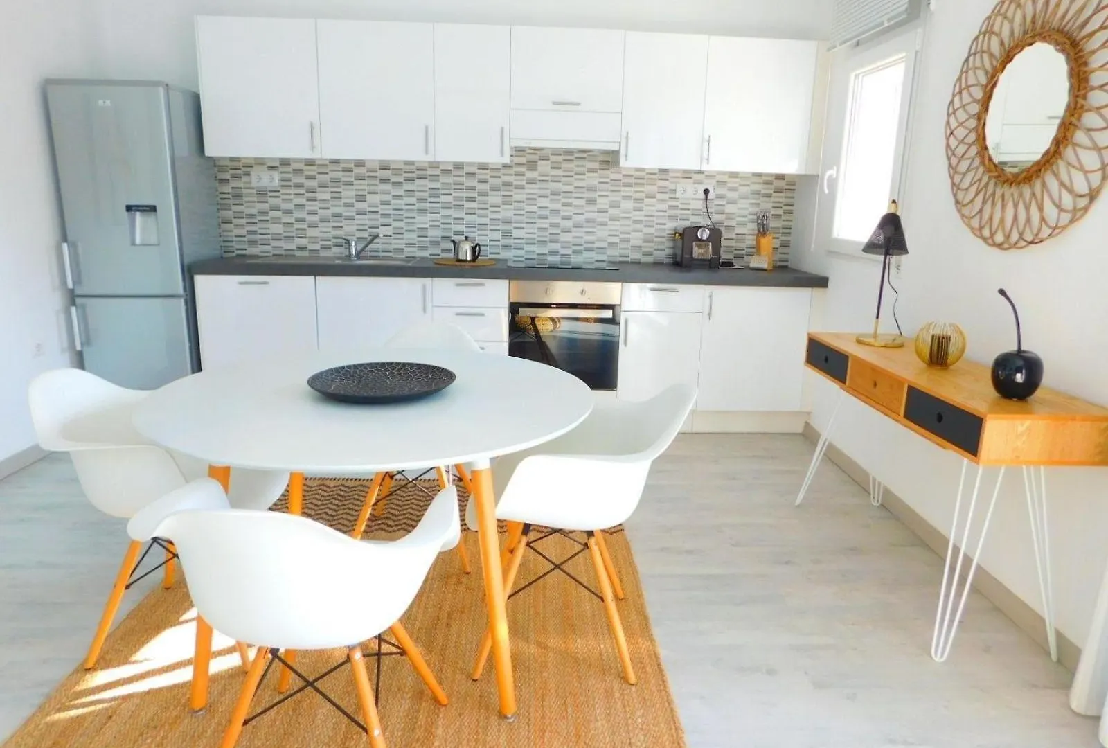 Apartment In Strandnaehe Mit Grosser Terrasse, Parkplatz Und Meerblick In Salatar, Roses