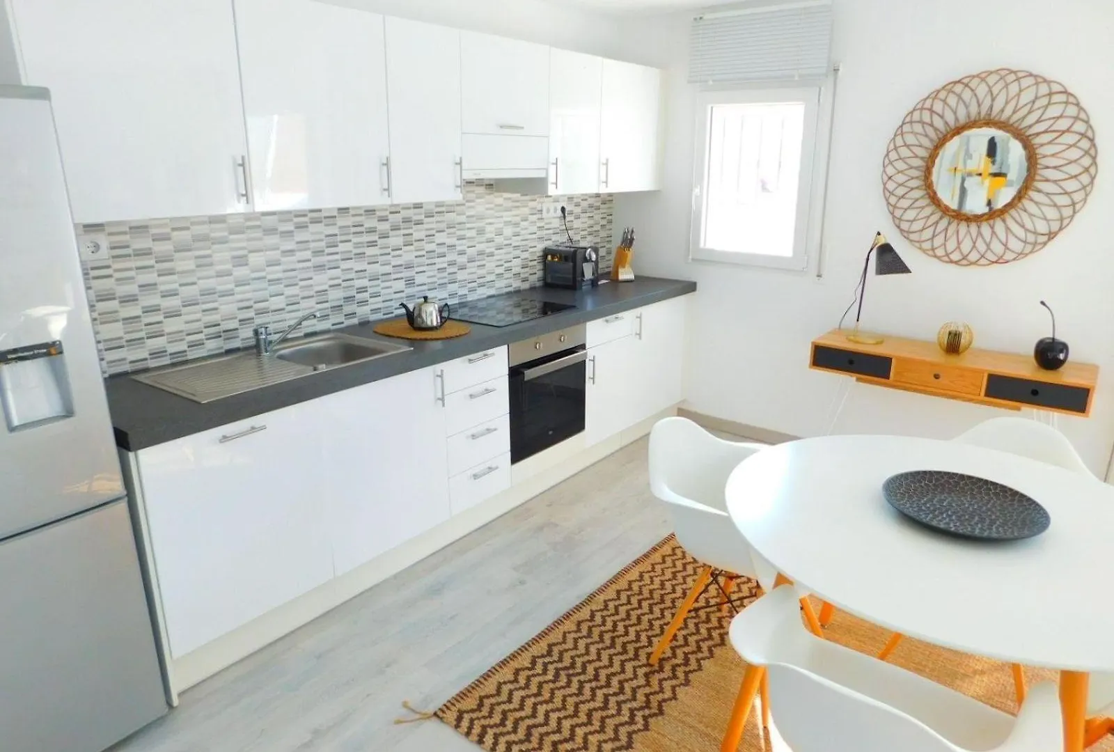 Apartment In Strandnaehe Mit Grosser Terrasse, Parkplatz Und Meerblick In Salatar, Roses