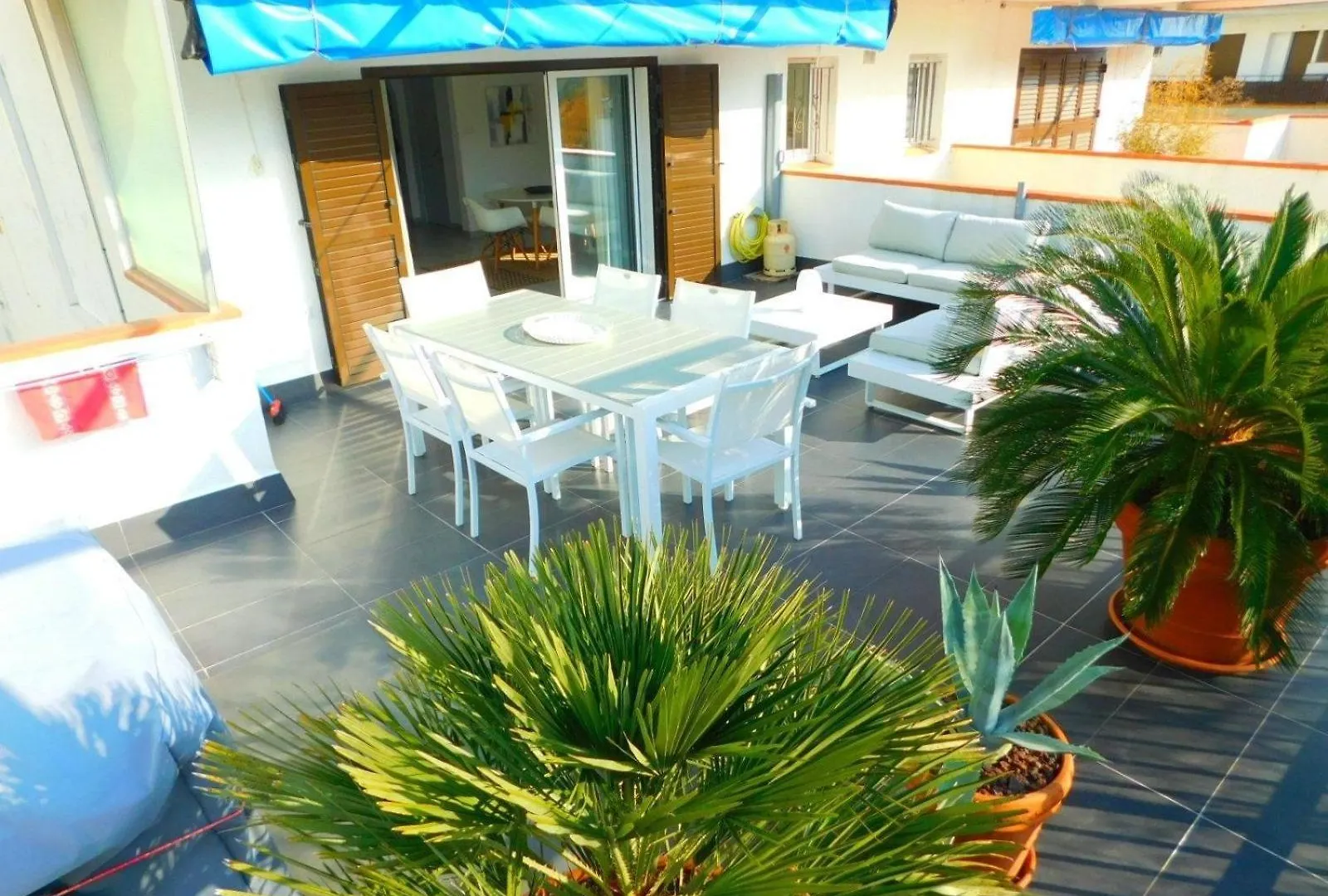 Apartment In Strandnaehe Mit Grosser Terrasse, Parkplatz Und Meerblick In Salatar, Roses