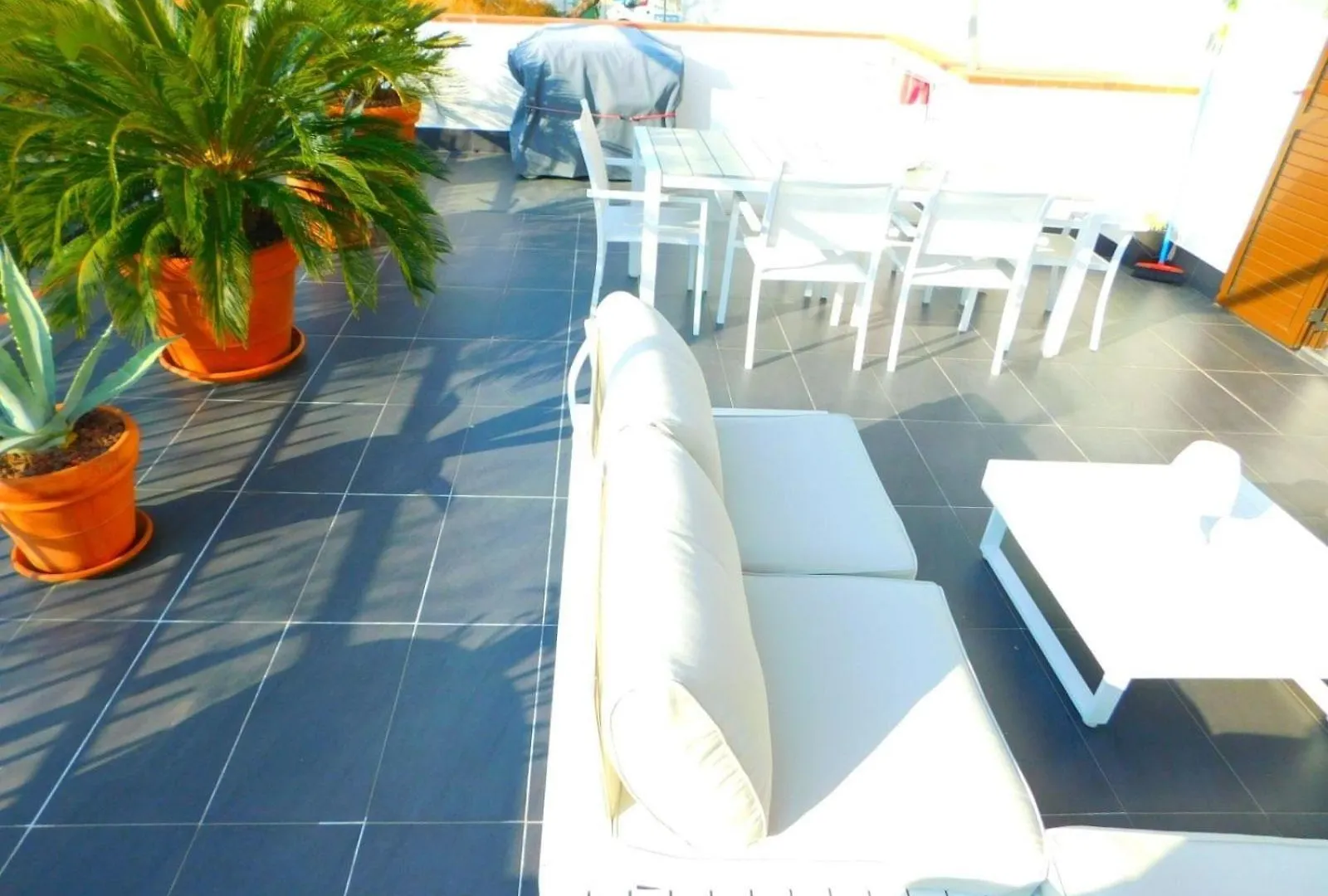Apartment In Strandnaehe Mit Grosser Terrasse, Parkplatz Und Meerblick In Salatar, Roses Spain