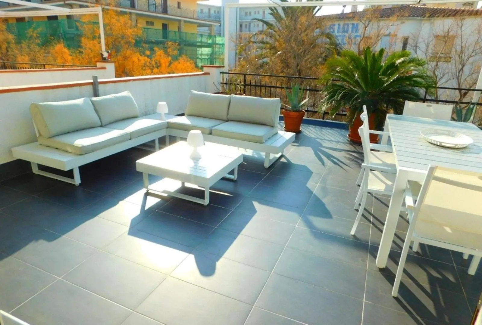 Apartment In Strandnaehe Mit Grosser Terrasse, Parkplatz Und Meerblick In Salatar, Roses