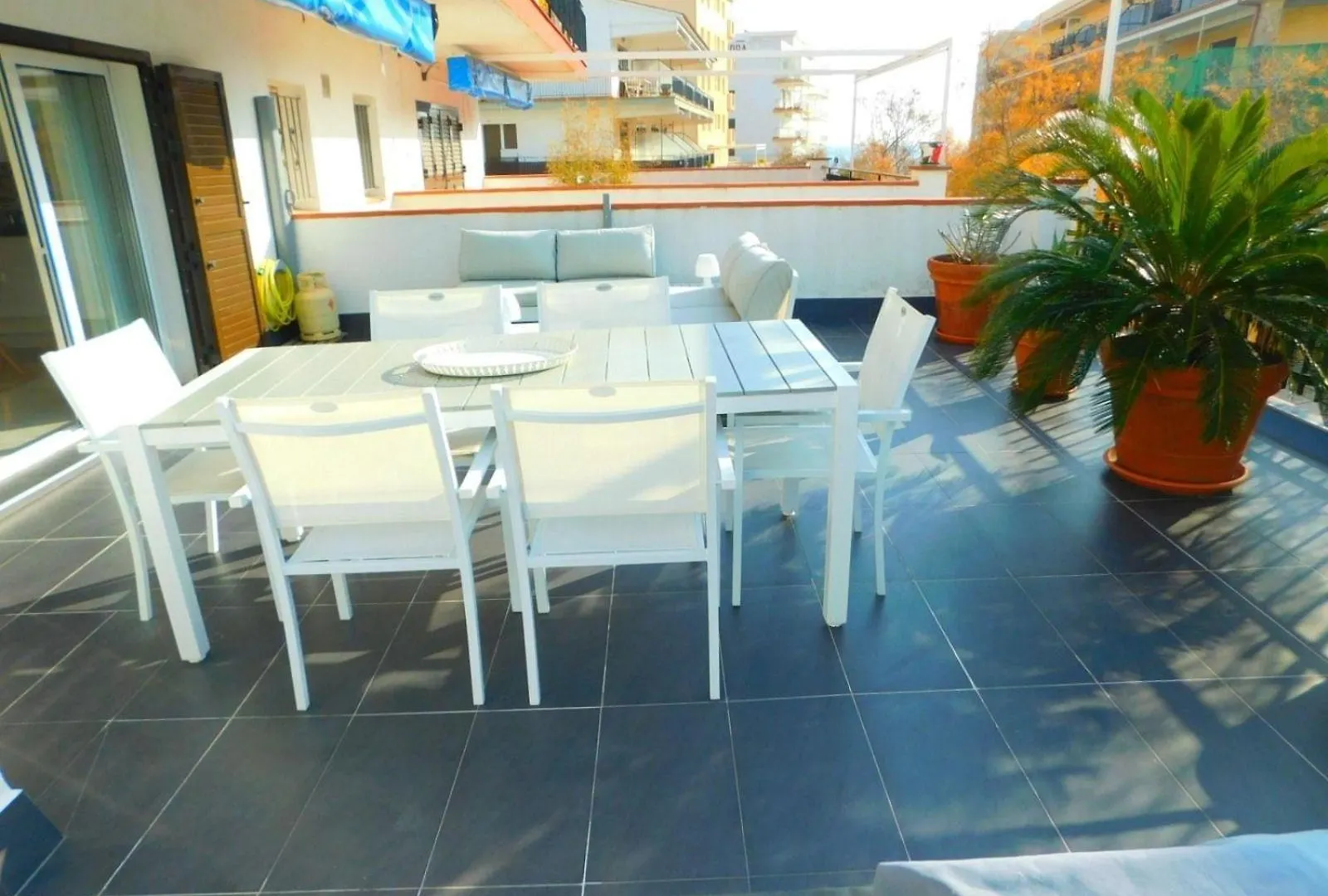 Apartment In Strandnaehe Mit Grosser Terrasse, Parkplatz Und Meerblick In Salatar, Roses
